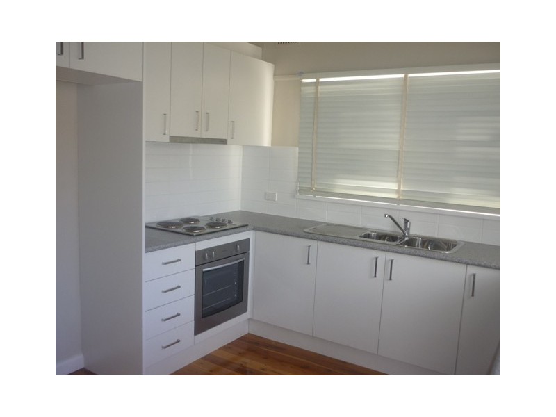 8 Bradshaw Ave, Moorebank NSW 2170