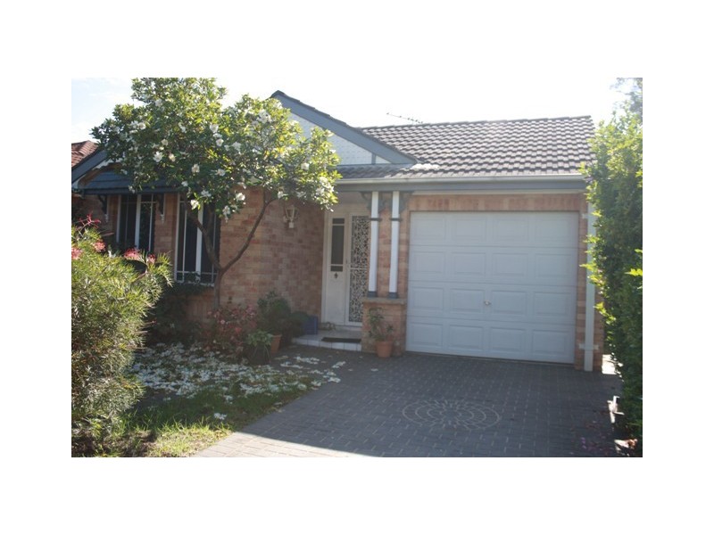 4A  Casuarina Crt, Wattle Grove NSW 2173