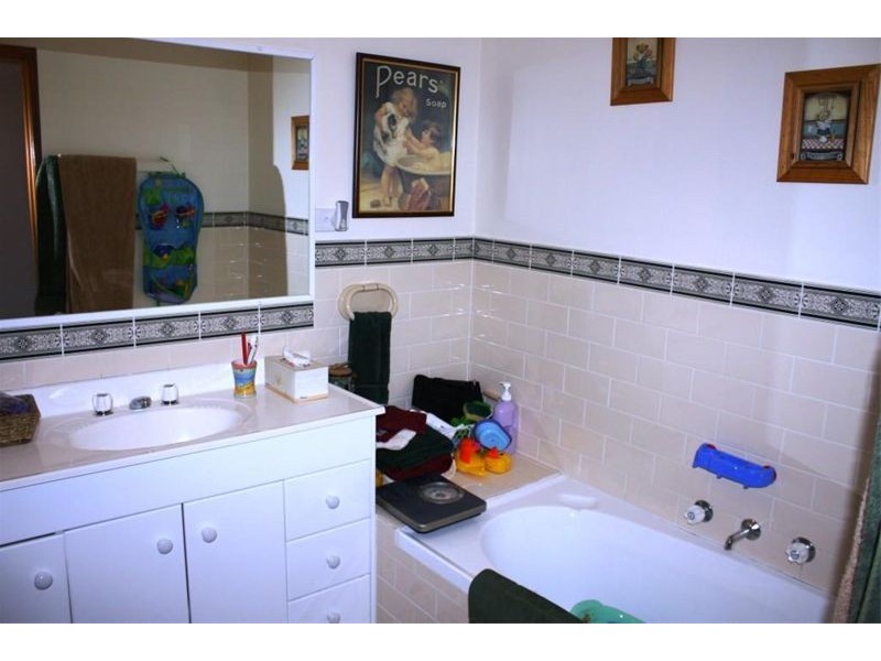 18  Wimbledon Crt, Wattle Grove NSW 2173