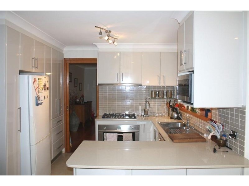 18  Wimbledon Crt, Wattle Grove NSW 2173