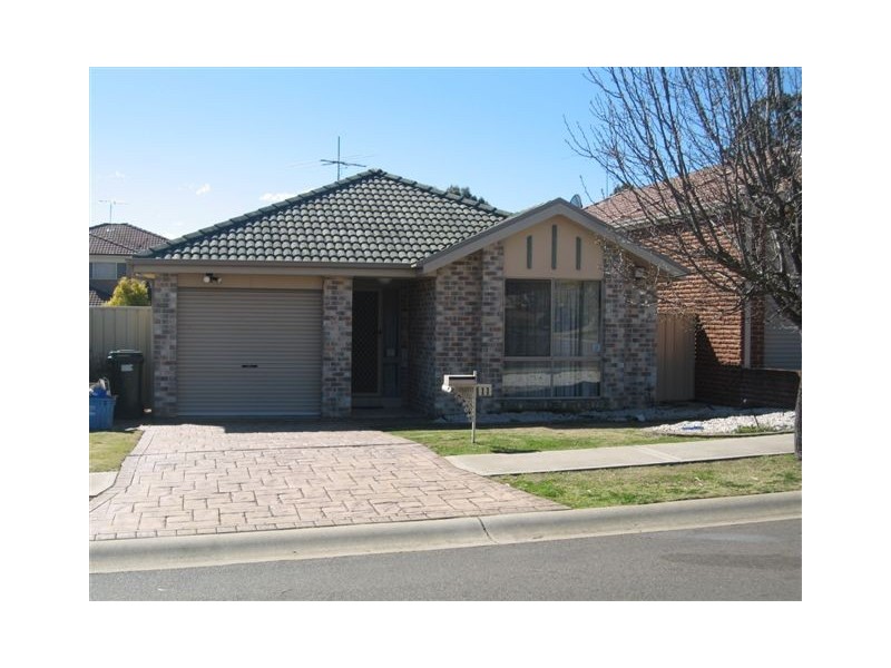 11 Tusculm Crt, Wattle Grove NSW 2173