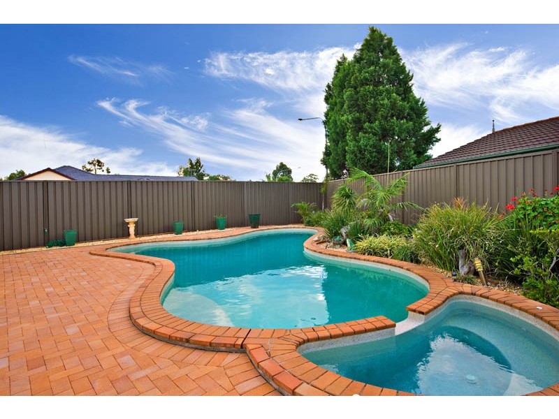 2 Eildon Court, Wattle Grove NSW 2173