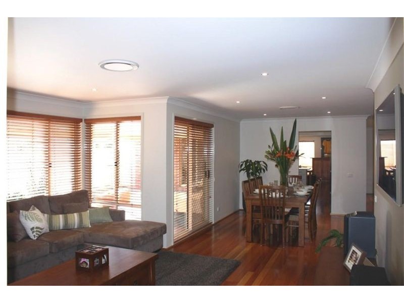 19 Bundarra Crt, Wattle Grove NSW 2173