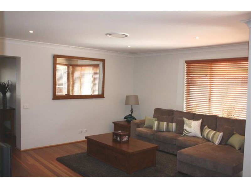 19 Bundarra Crt, Wattle Grove NSW 2173