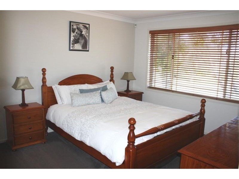 19 Bundarra Crt, Wattle Grove NSW 2173