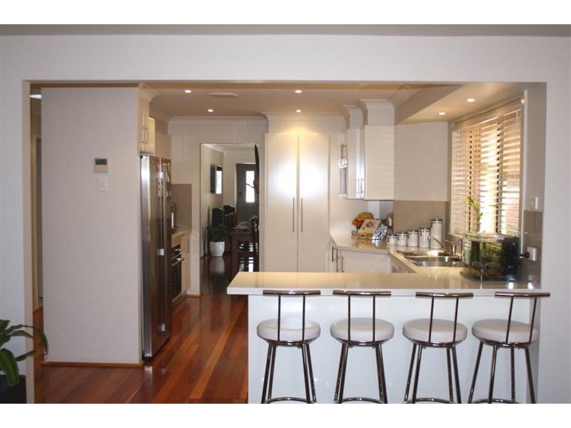 19 Bundarra Crt, Wattle Grove NSW 2173