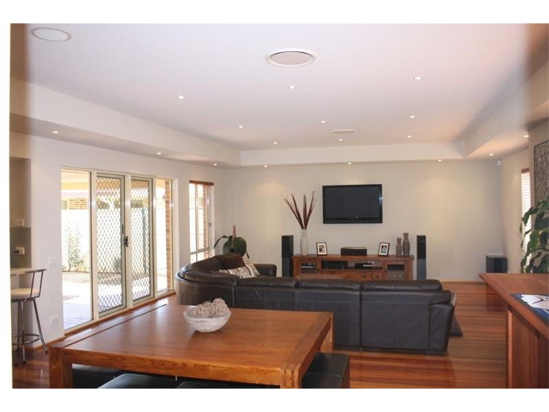 19 Bundarra Crt, Wattle Grove NSW 2173