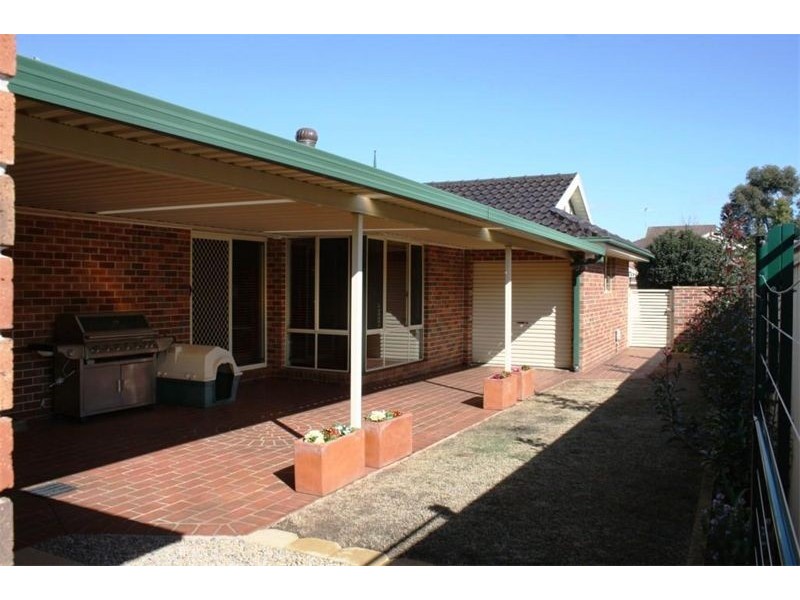19 Bundarra Crt, Wattle Grove NSW 2173