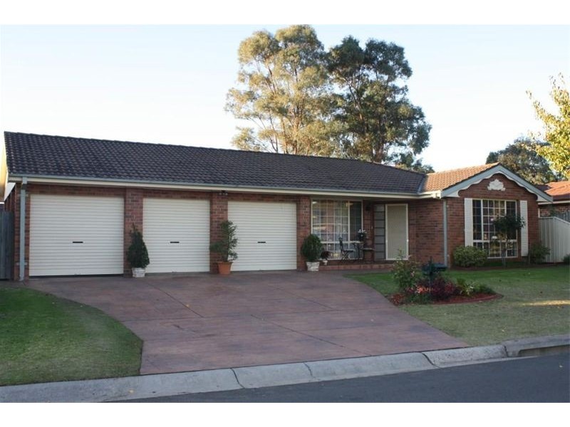 13 Brickendon Crt, Wattle Grove NSW 2173