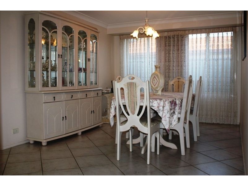 13 Brickendon Crt, Wattle Grove NSW 2173