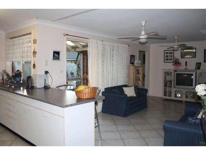 13 Brickendon Crt, Wattle Grove NSW 2173