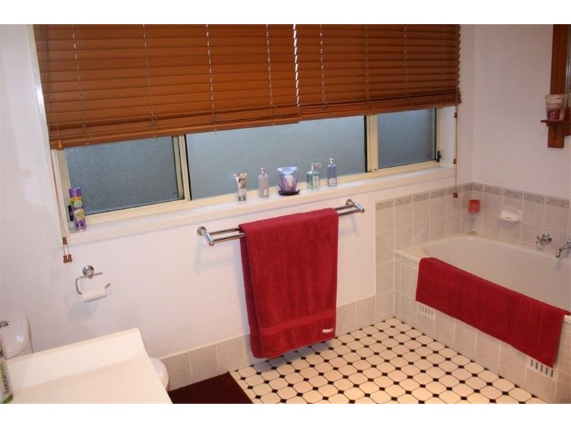 13 Brickendon Crt, Wattle Grove NSW 2173