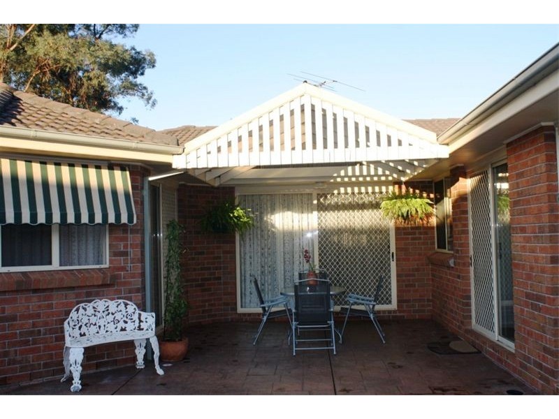 13 Brickendon Crt, Wattle Grove NSW 2173