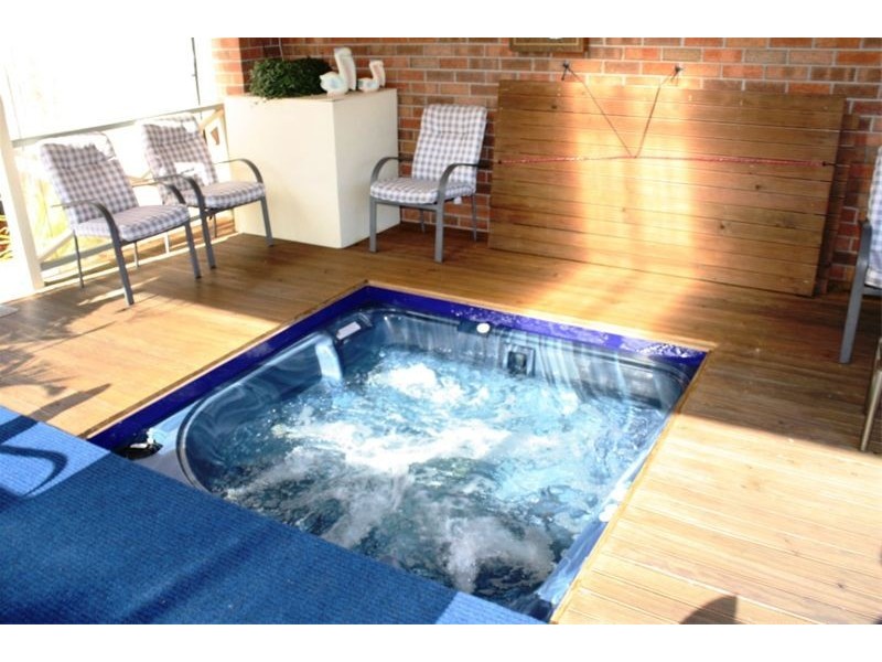 13 Brickendon Crt, Wattle Grove NSW 2173