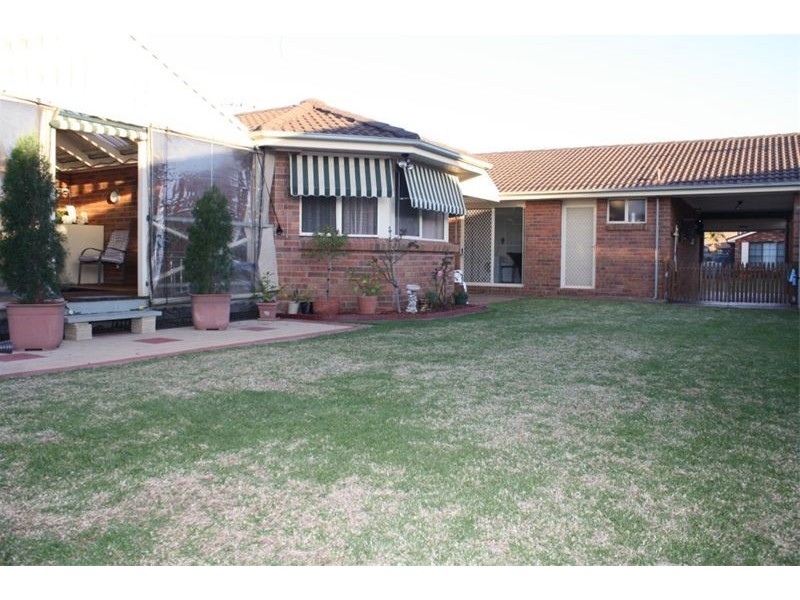 13 Brickendon Crt, Wattle Grove NSW 2173