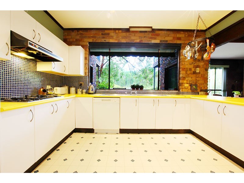 9  Gambier Ave, Sandy Point NSW 2172