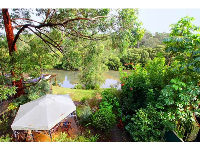 9  Gambier Ave, Sandy Point NSW 2172