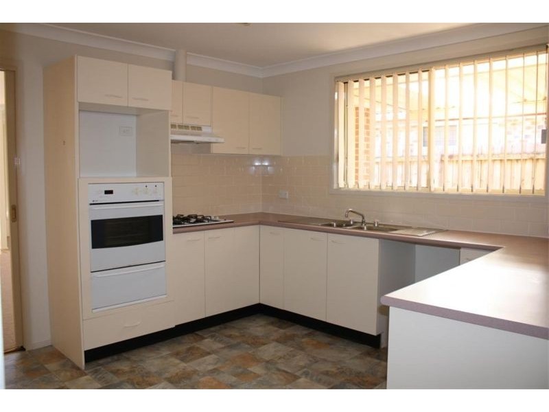36 Kinchega Crt, Wattle Grove NSW 2173