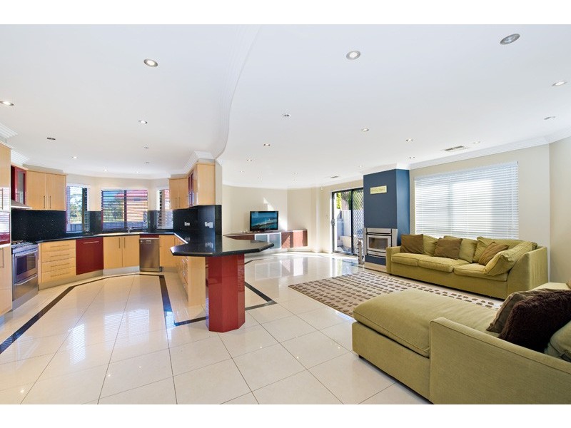 2 Creekwood Drive, Voyager Point NSW 2172