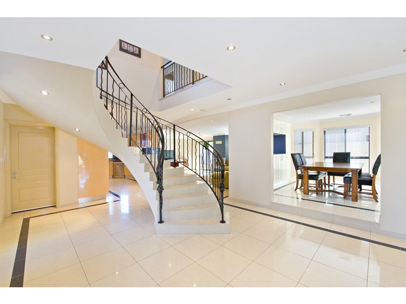 2 Creekwood Drive, Voyager Point NSW 2172