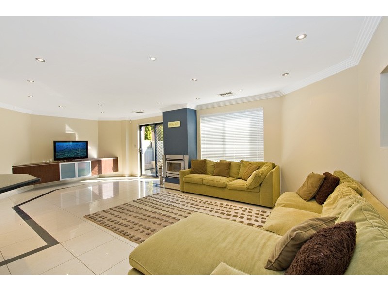 2 Creekwood Drive, Voyager Point NSW 2172
