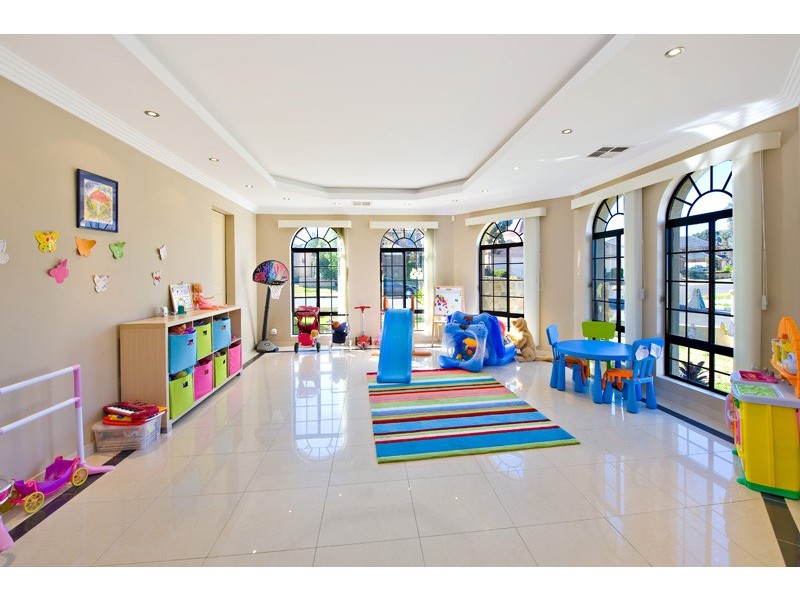 2 Creekwood Drive, Voyager Point NSW 2172