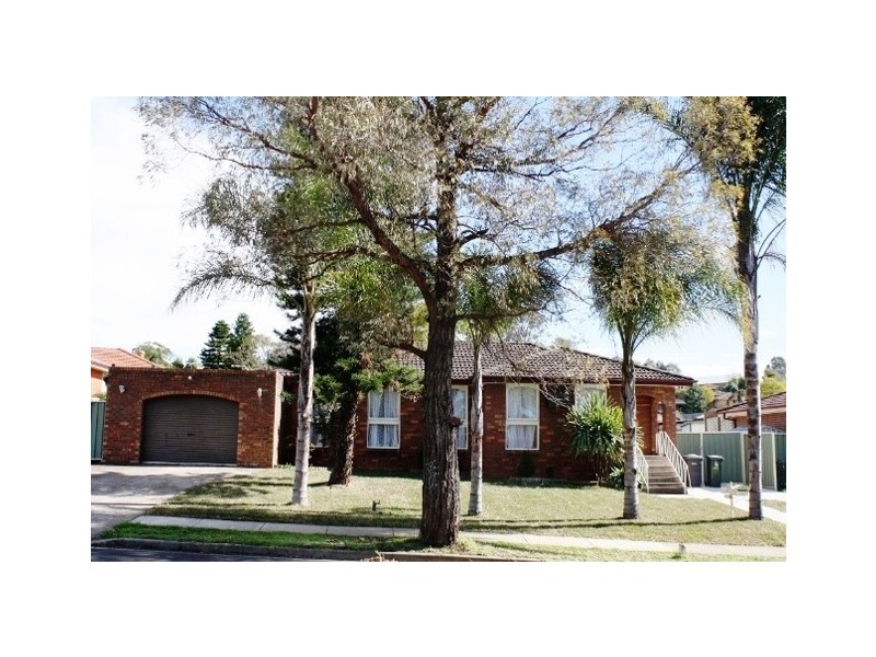 119 Harrow Rd, Glenfield NSW 2167