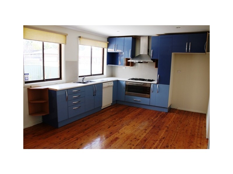 119 Harrow Rd, Glenfield NSW 2167