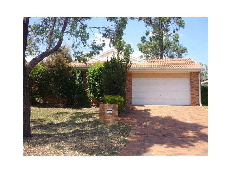18 Trentham Park Crt, Wattle Grove NSW 2173
