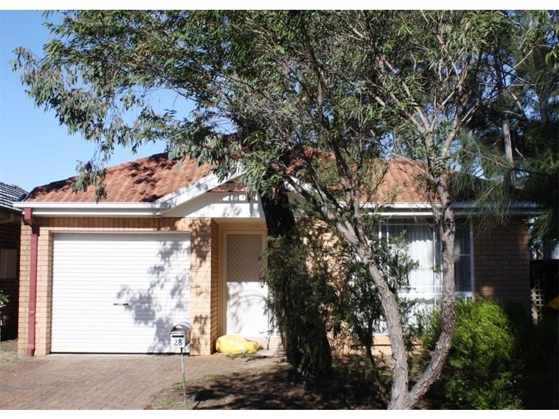 28 Clarendon Crt, Wattle Grove NSW 2173