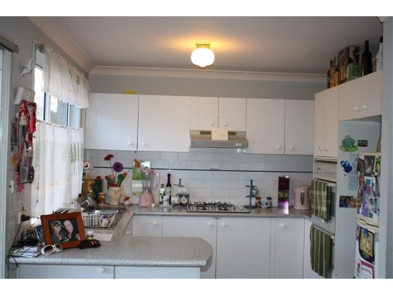 28 Clarendon Crt, Wattle Grove NSW 2173