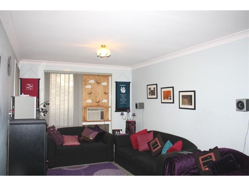 28 Clarendon Crt, Wattle Grove NSW 2173