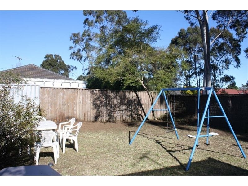 28 Clarendon Crt, Wattle Grove NSW 2173