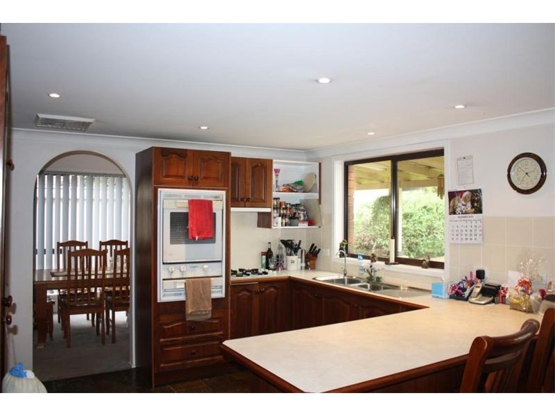 16 Beddington Crt, Wattle Grove NSW 2173