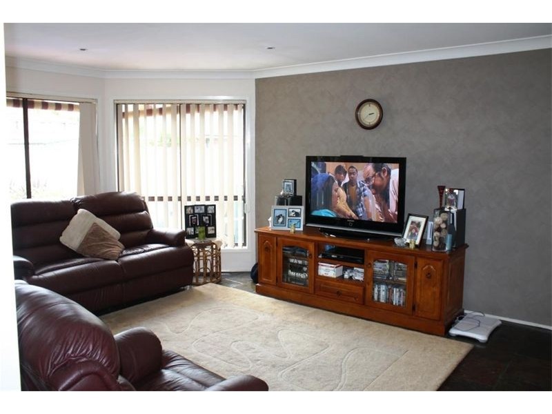 16 Beddington Crt, Wattle Grove NSW 2173