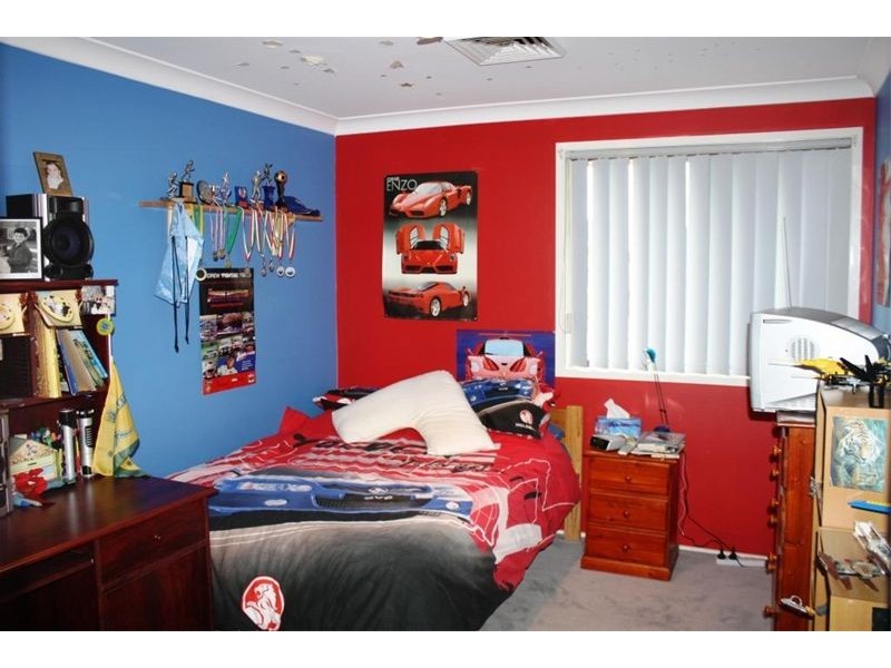 16 Beddington Crt, Wattle Grove NSW 2173