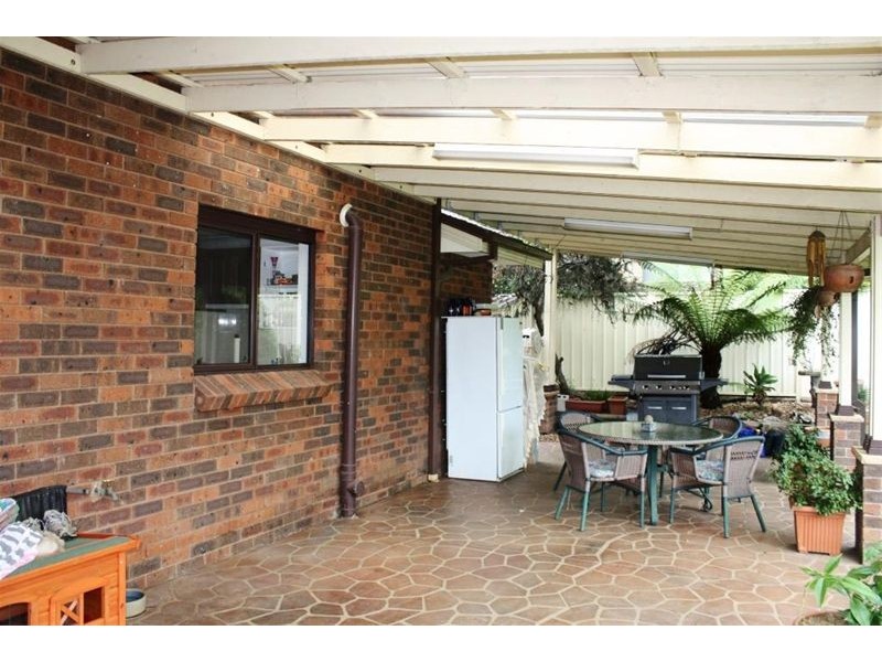 16 Beddington Crt, Wattle Grove NSW 2173