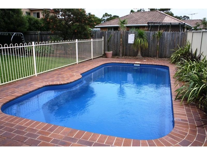 16 Beddington Crt, Wattle Grove NSW 2173