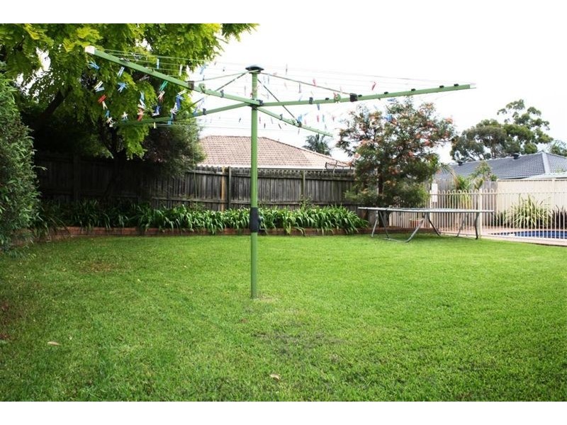 16 Beddington Crt, Wattle Grove NSW 2173