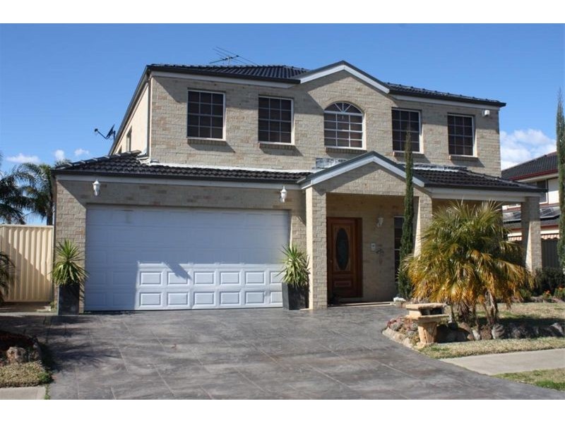 12  Jenolan Crt, Wattle Grove NSW 2173