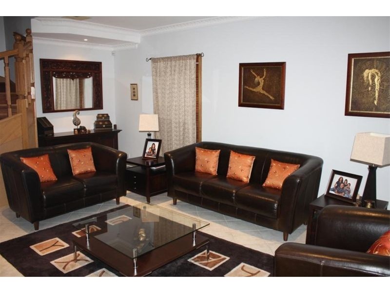 12  Jenolan Crt, Wattle Grove NSW 2173