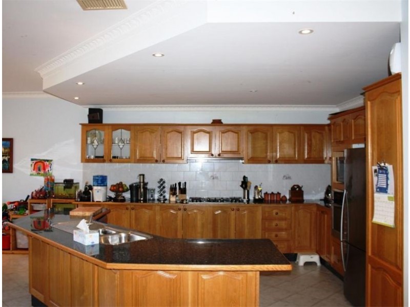 12  Jenolan Crt, Wattle Grove NSW 2173