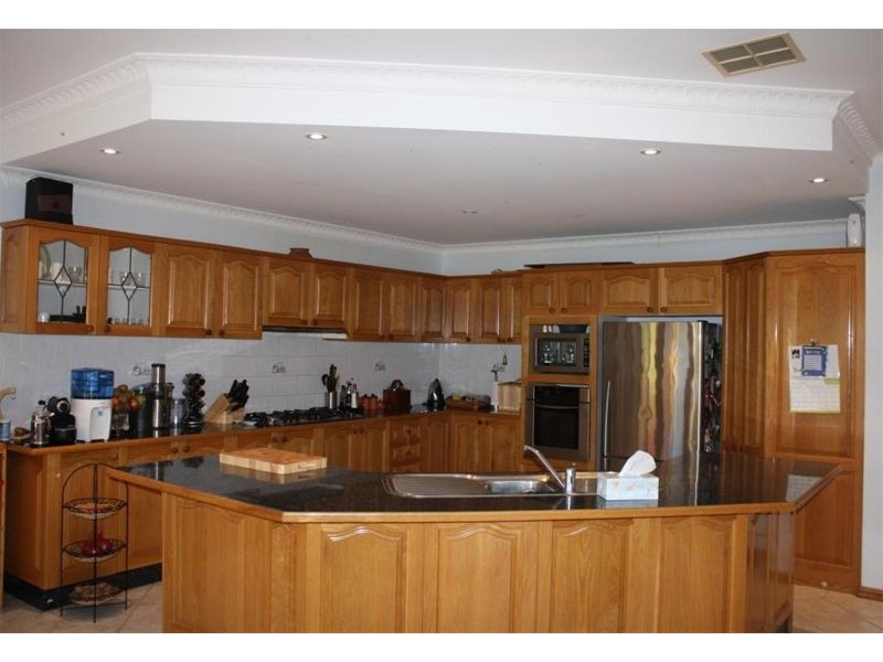 12  Jenolan Crt, Wattle Grove NSW 2173