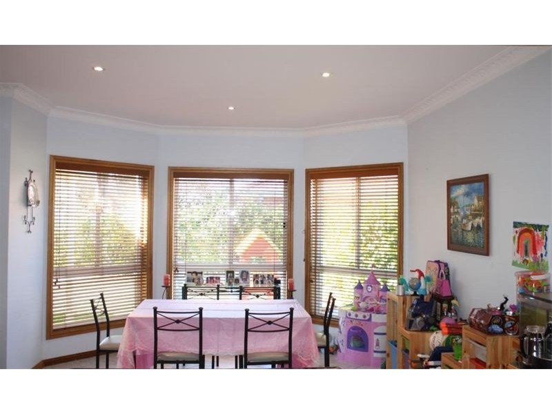 12  Jenolan Crt, Wattle Grove NSW 2173