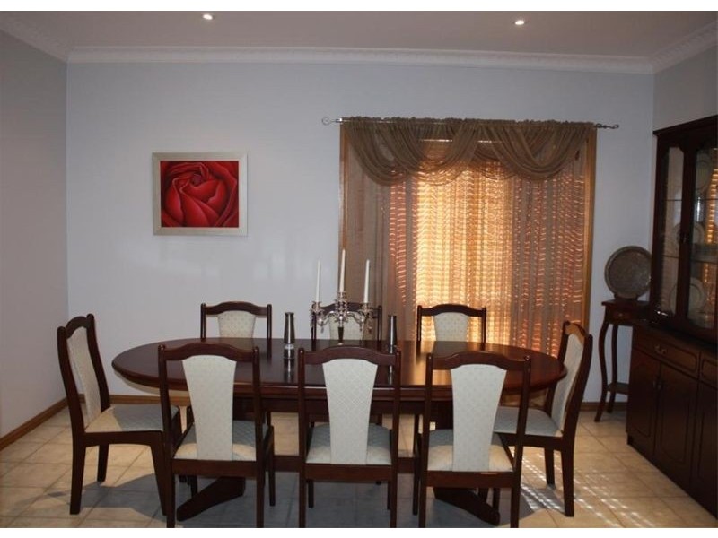 12  Jenolan Crt, Wattle Grove NSW 2173