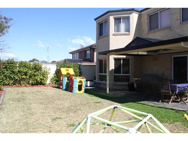 12  Jenolan Crt, Wattle Grove NSW 2173