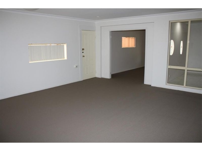 1  Cassinia Crt, Wattle Grove NSW 2173