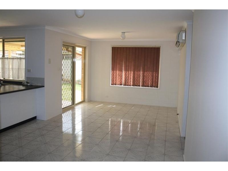 1  Cassinia Crt, Wattle Grove NSW 2173