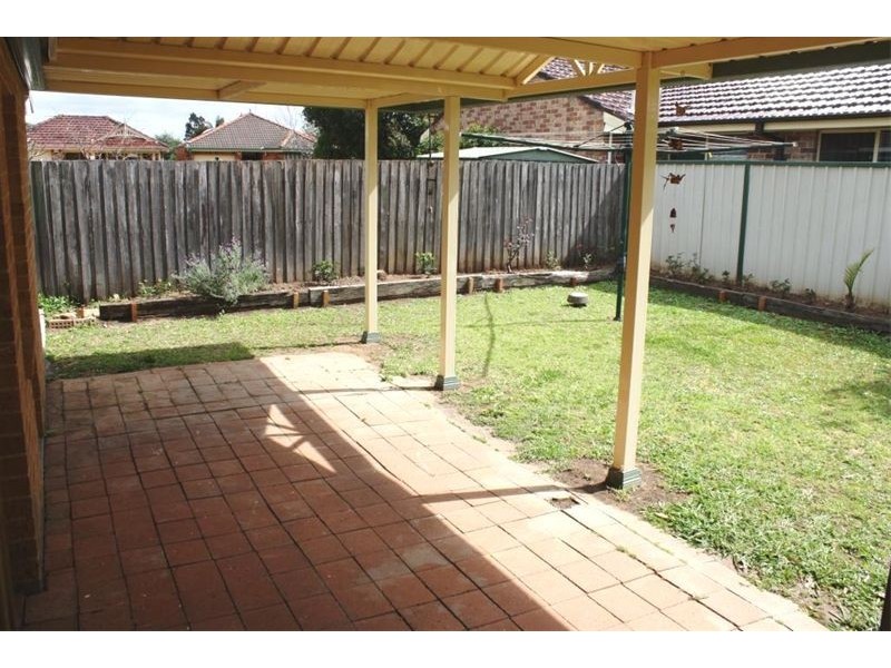 1  Cassinia Crt, Wattle Grove NSW 2173