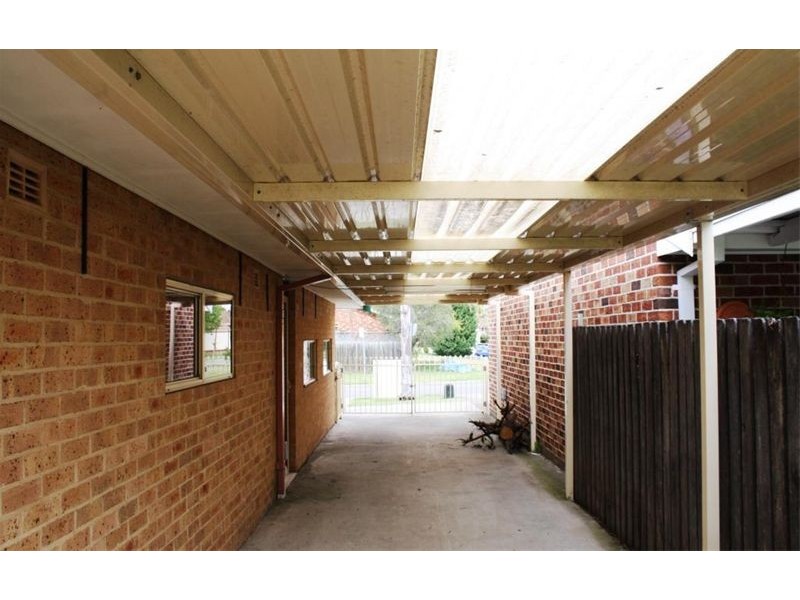 1  Cassinia Crt, Wattle Grove NSW 2173